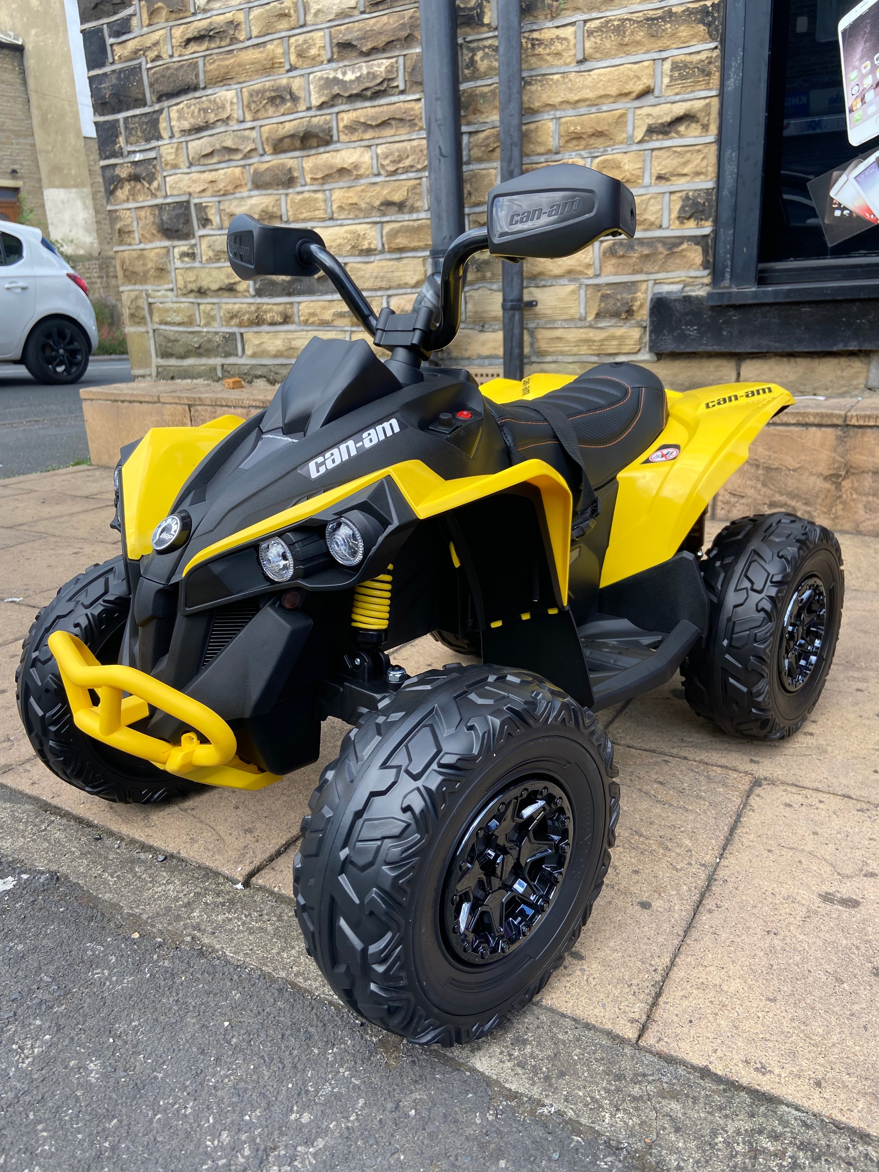 Cam-Am Maverick 24V Kids Electric Ride On Quad – packed with exciting features.